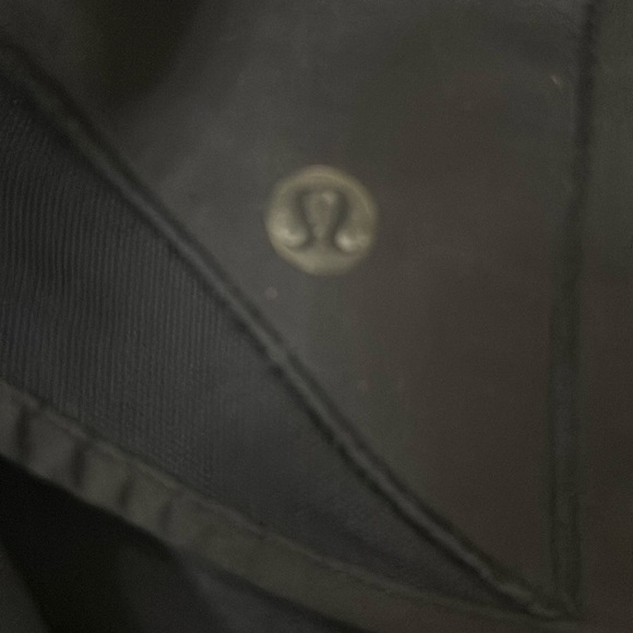 Lululemon Hotty Hot Low-Rise Short 2.5 in - Picture 2 of 3